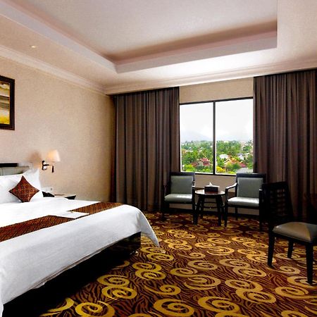 Hermes Palace Hotel Banda Aceh Exterior photo