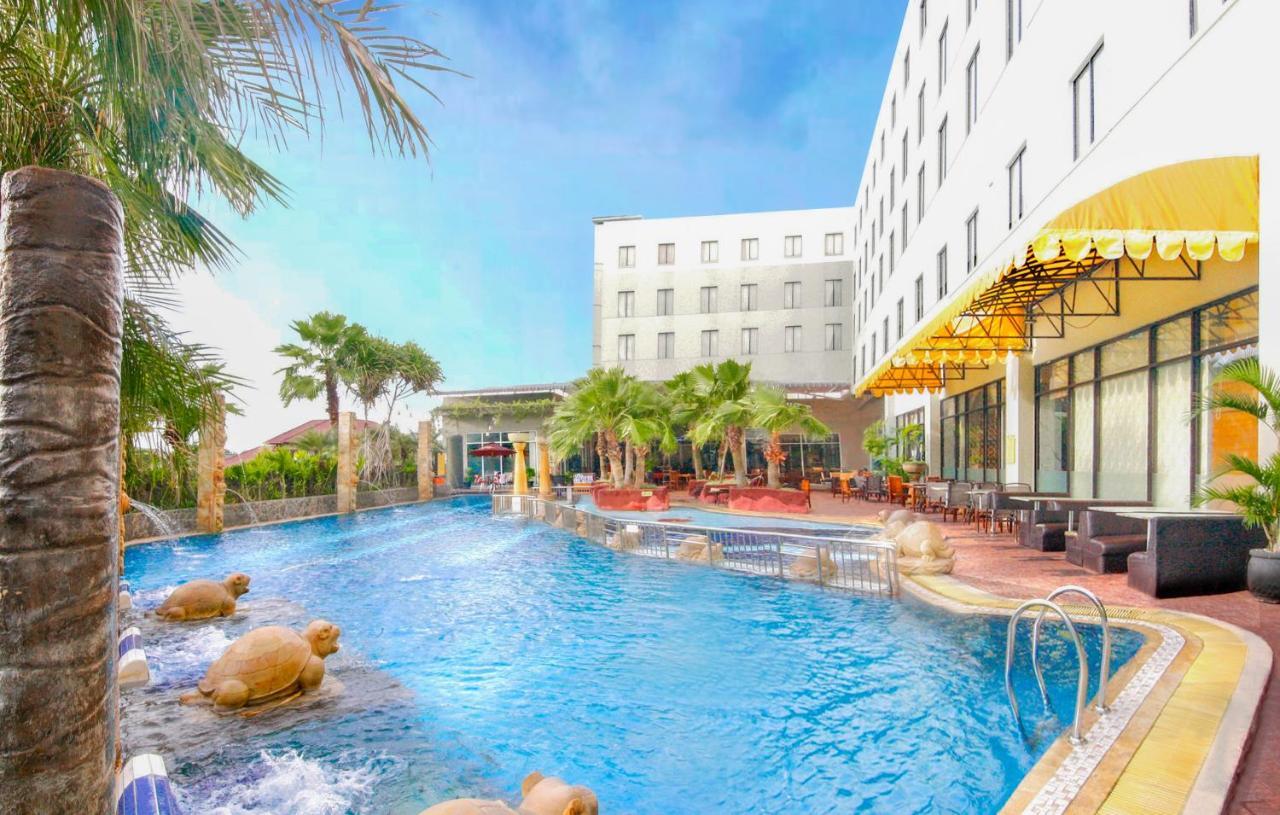 Hermes Palace Hotel Banda Aceh Exterior photo