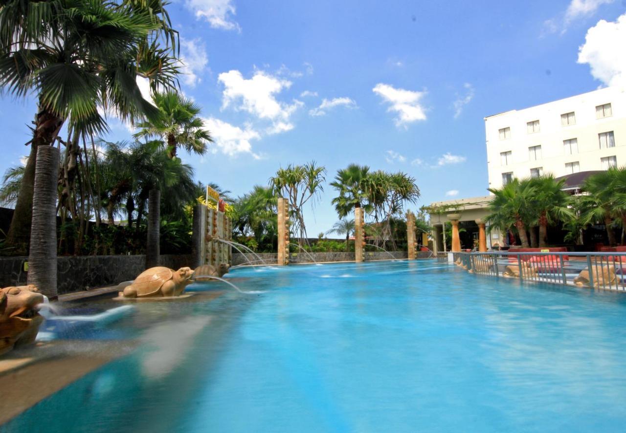 Hermes Palace Hotel Banda Aceh Exterior photo