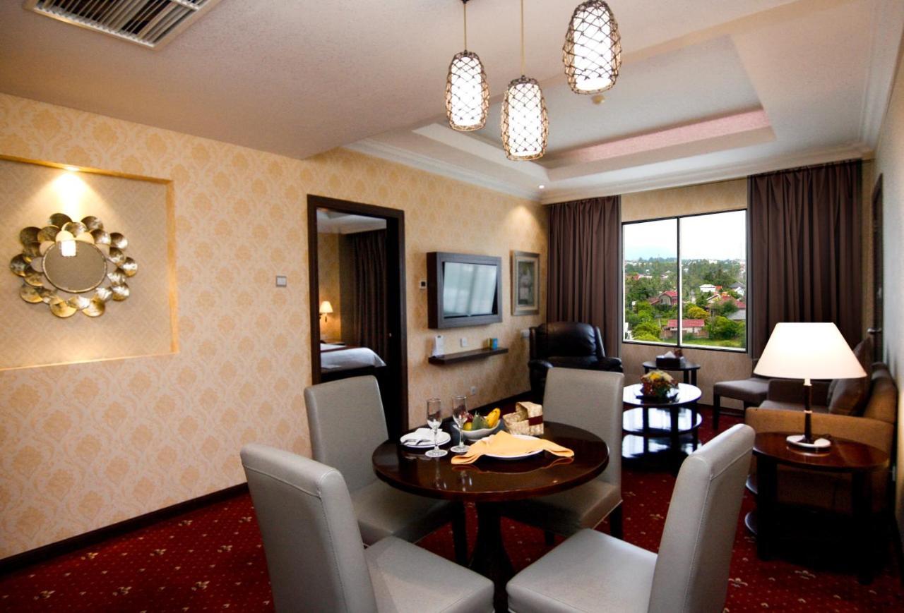 Hermes Palace Hotel Banda Aceh Exterior photo